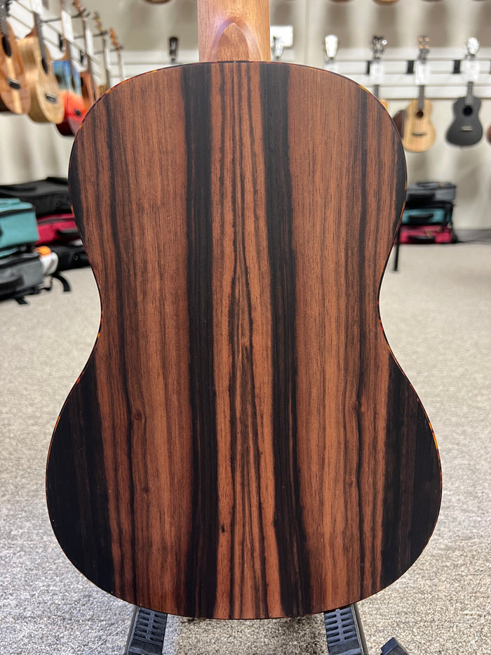 AMAHI UK-990B Striped Ebony Baritone Ukulele w/Case - UK-990B