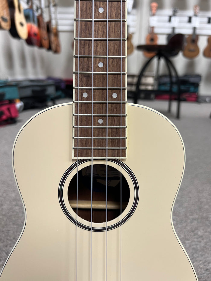Fender Zuma Olympic White Concert Ukulele - Limited Edition