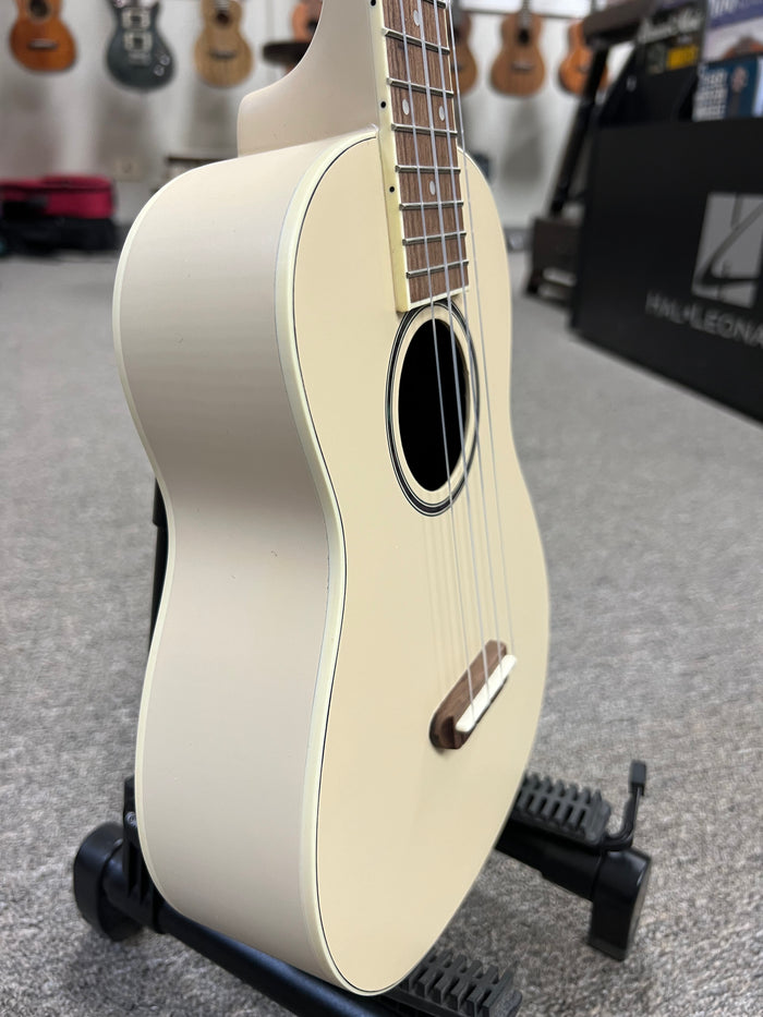 Fender Zuma Olympic White Concert Ukulele - Limited Edition