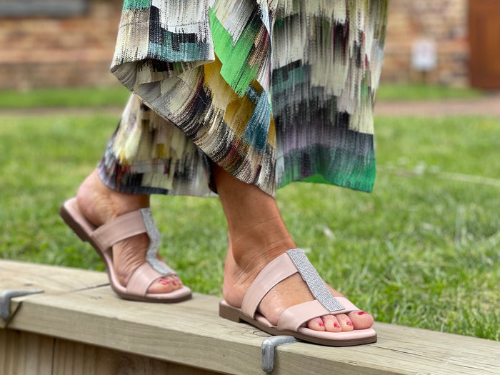 Chrissie Donna available in 3 colours