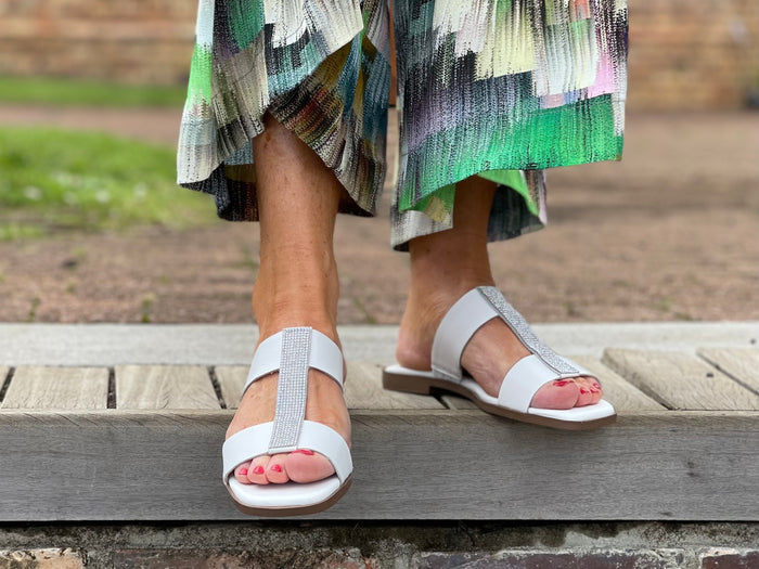 Chrissie Donna available in 3 colours