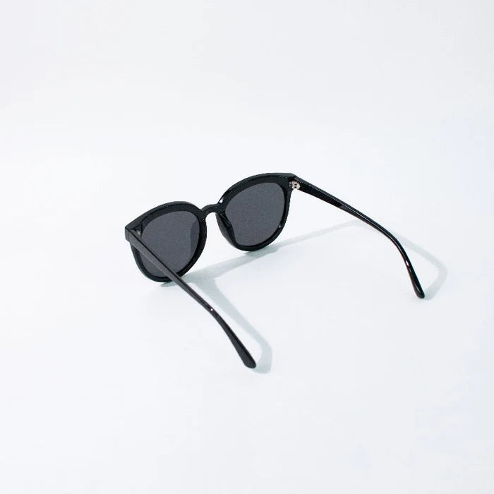 Stay Chic Round Jade Black Sunglass Eyewear ERL