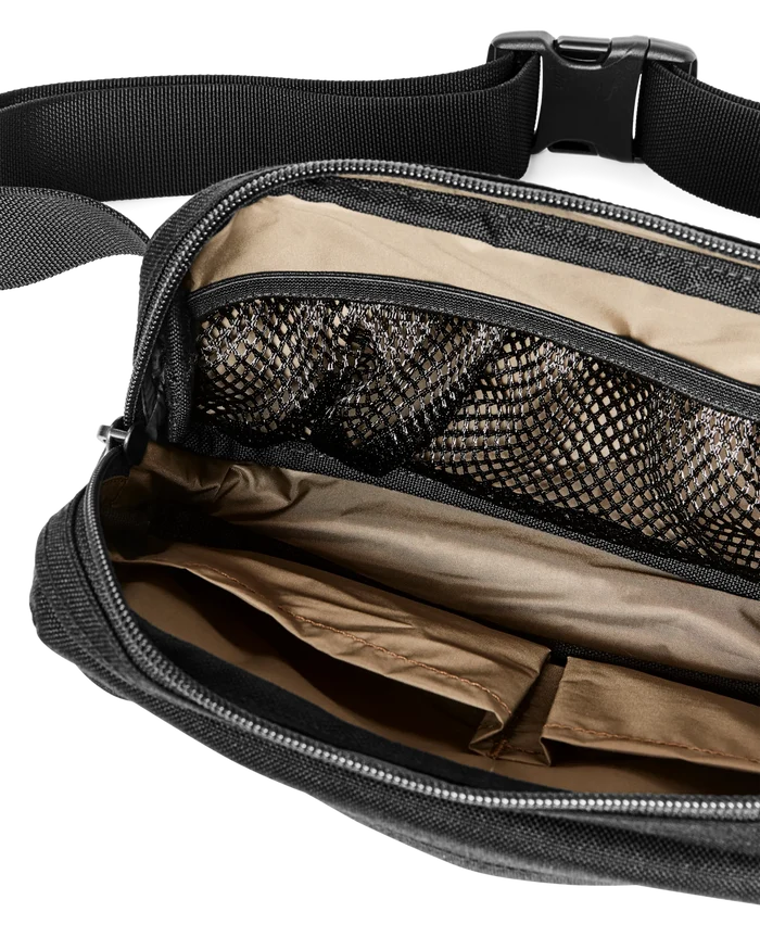 Filson Dryden Crossbody: Black