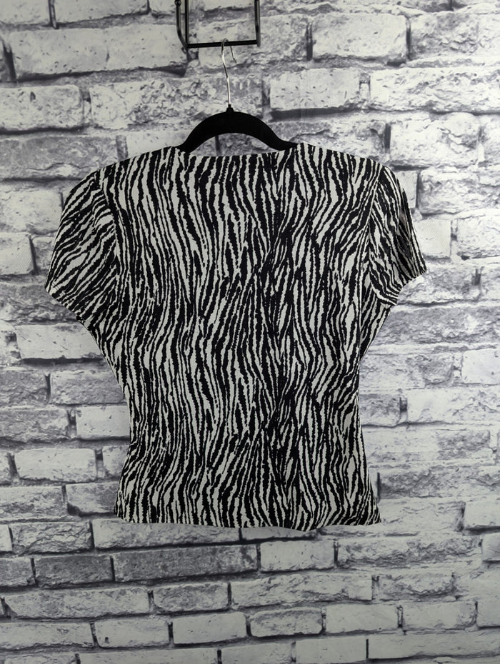 Joneswear Black & White Top