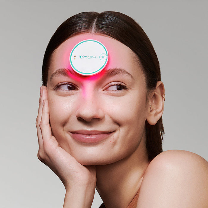 omnilux-blemsh-eraser-led-treatment-lifestyle