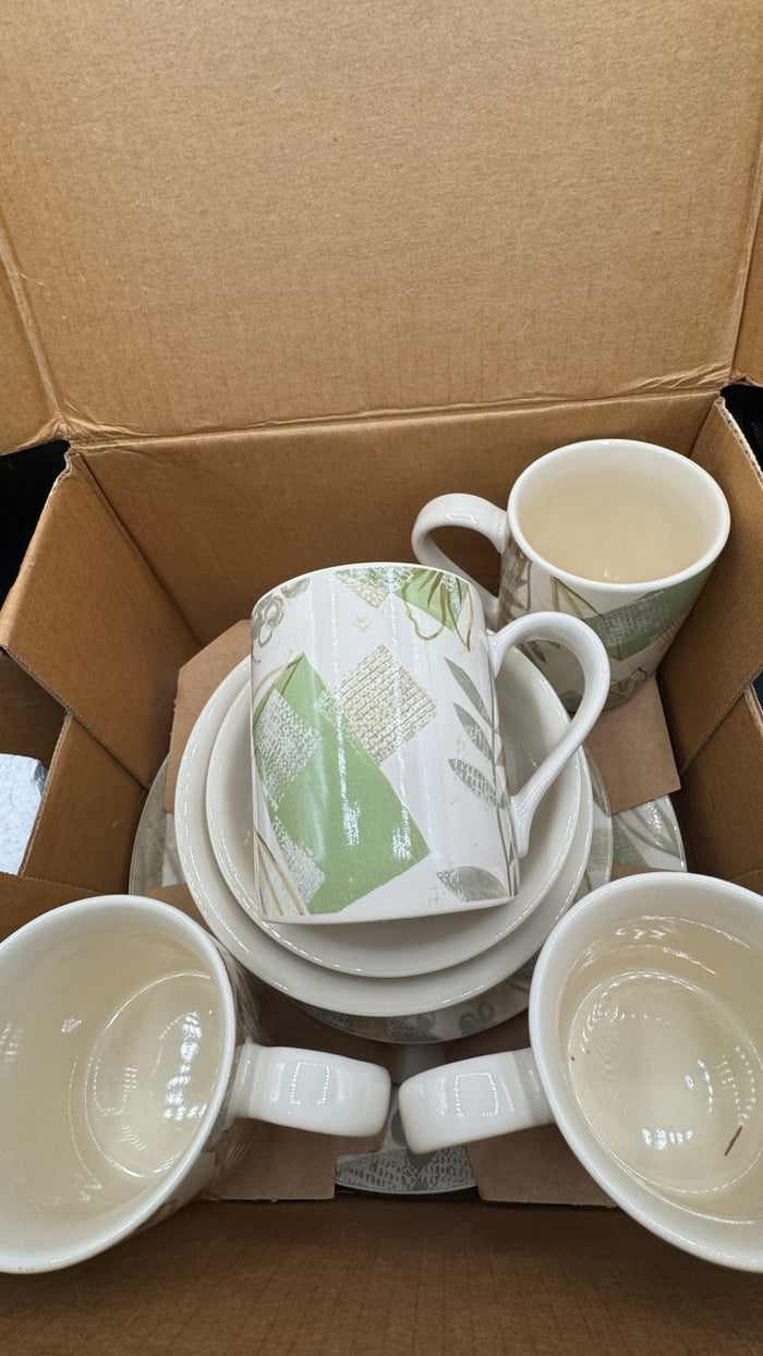 Corelle 16 piece textured leaves NIB