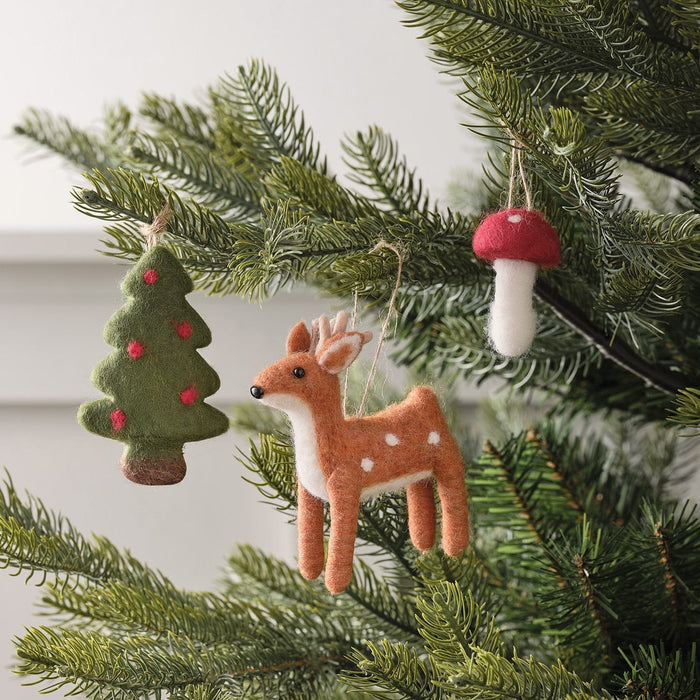 DE24012-TrioofWinterWoodlandFeltHangingDecorations.jpg