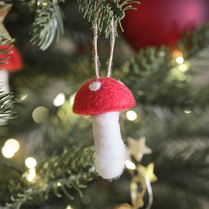 DE24012_4_-TrioofWinterWoodlandFeltHangingDecorations.jpg